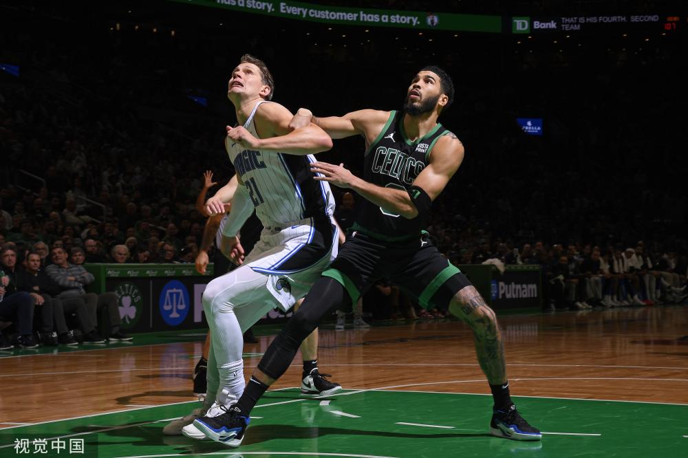 她出色的发 她出色的发